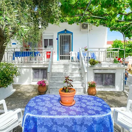 Vaitsa House * Kinira